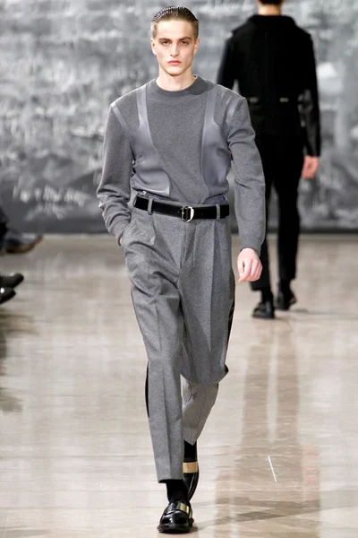 Look 17